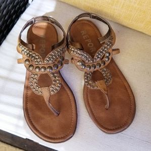 Report Thong Style Sandals Sz 8